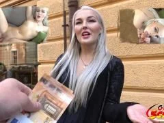 Blondes Mädchen in Dessous lässt sich gegen Bezahlung beim Casting ficken