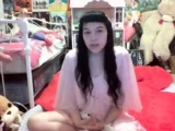 Amateur Webcam Teen Flashes Masturbates